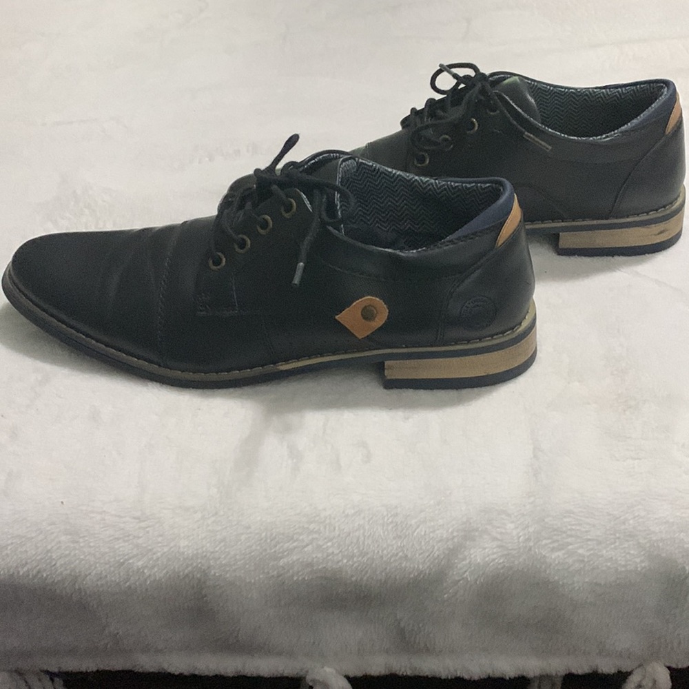 B-52 by Bullboxer Men’s Size 9 Navy Shoes